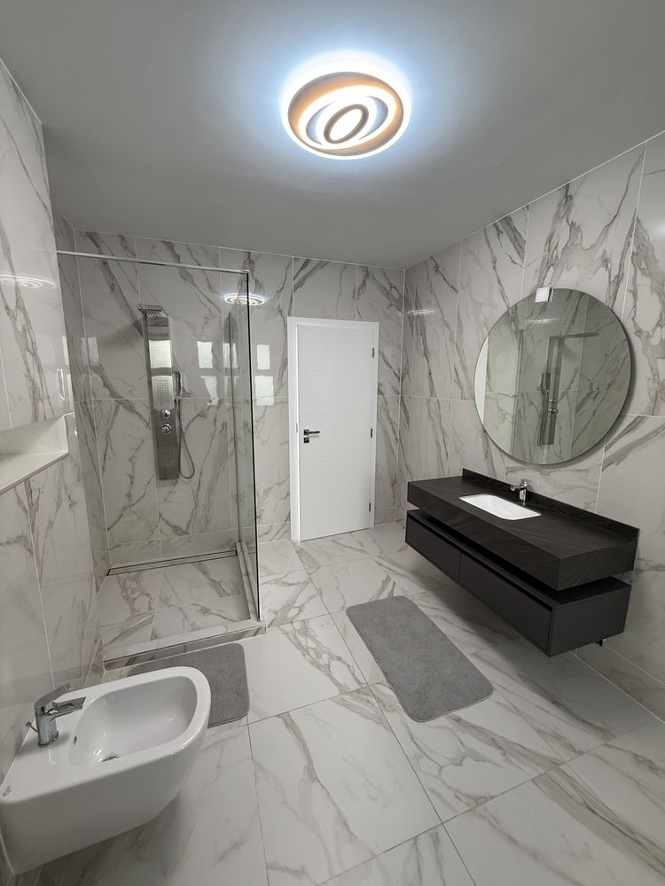 Cladire de vanzare 543 mp (casa + spatiu comercial) Bul Primaverii