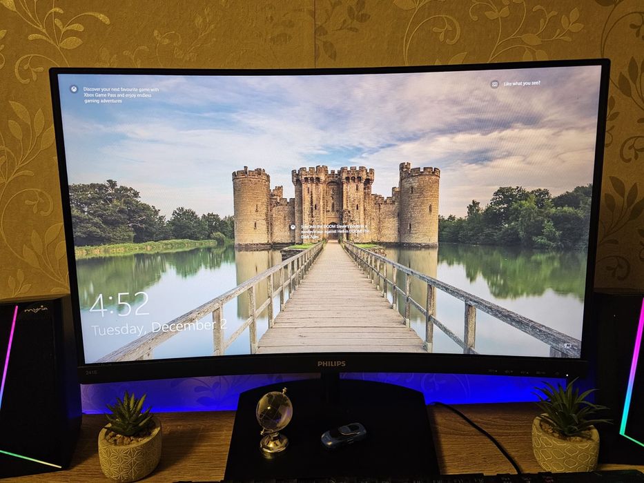 Monitor curbat Philips 23.6 inch