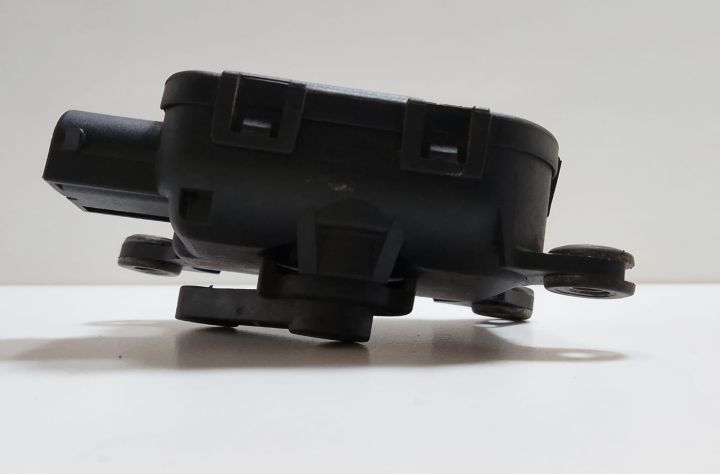 Motoras  Bosch clapeta aeroterma  0132801127 Audi A6 4B/C5 (facelift)