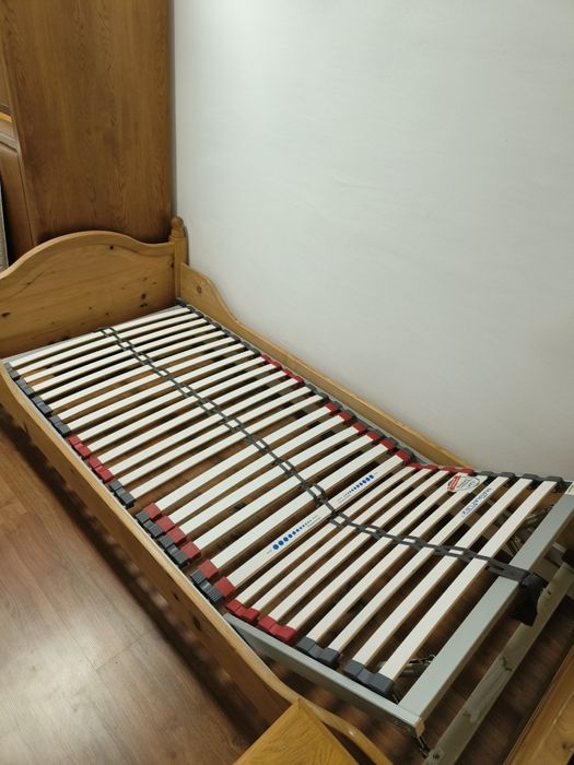 Pat lemn masiv cu somieră reglabila+saltea