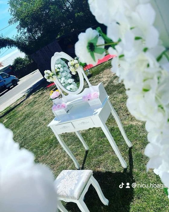 Cort evenimente și aranjamente florale de inchiriat