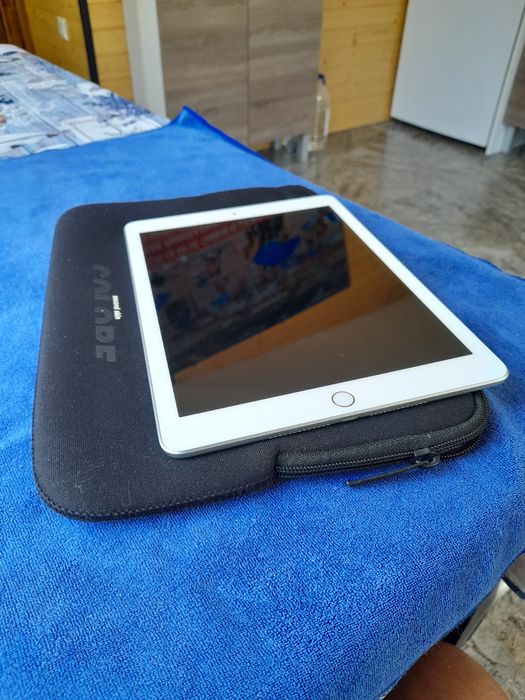 IPAD GEN 6nefolosit,wi-fi+celular