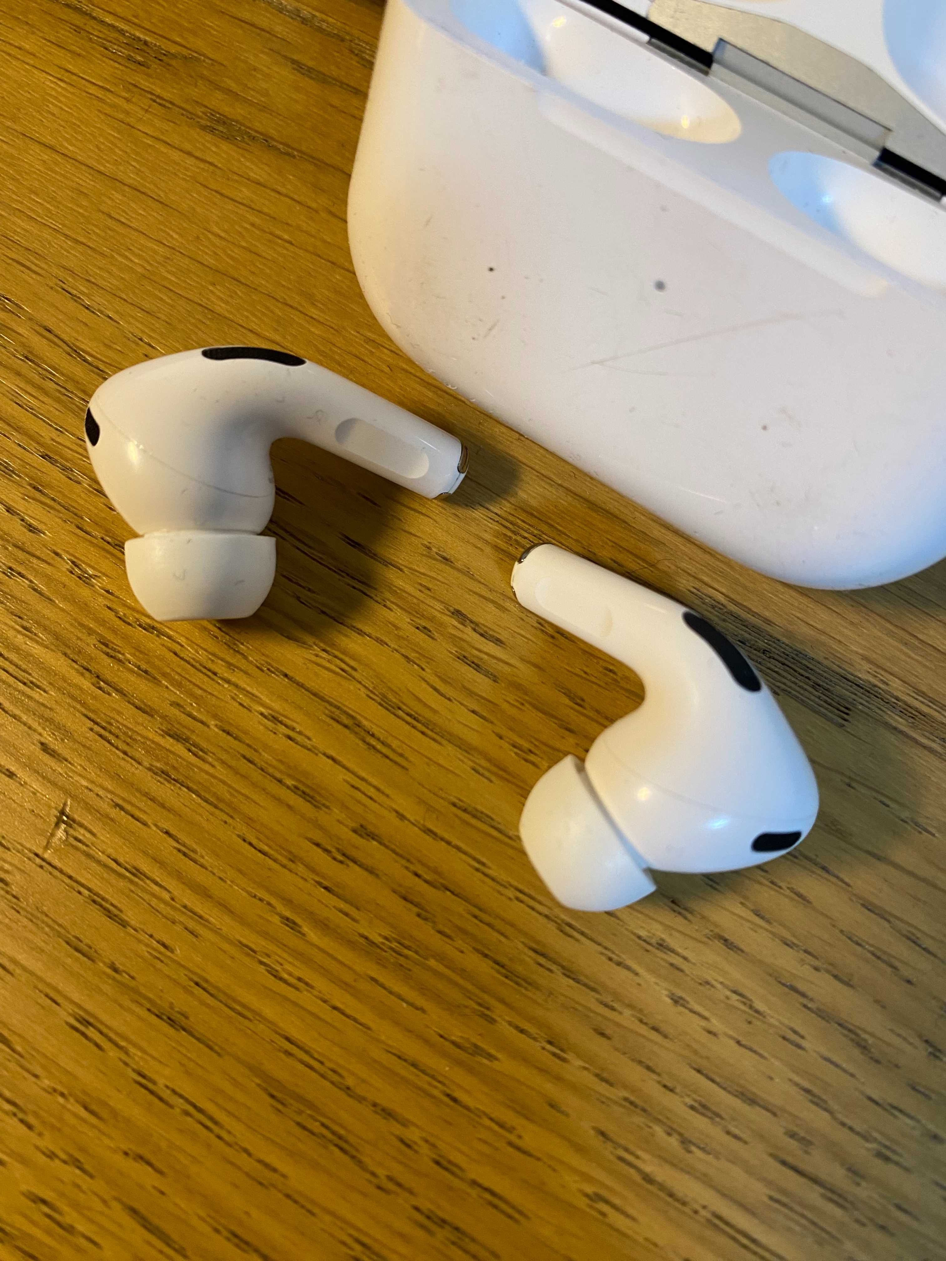 Слушалки Apple Airpods Pro (2nd Generation) - 2022