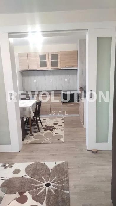 Дава се под наем Двустаен апартамент в Варна, Център - 50 кв.м за 375 € - Снимка #2