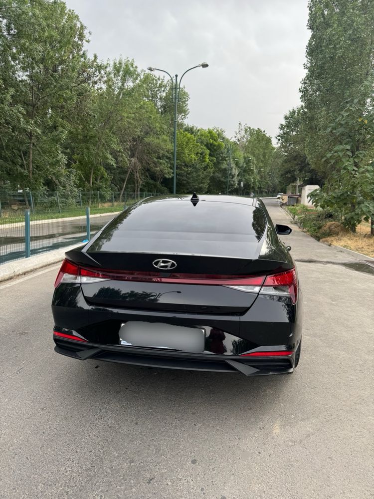 Hyundai Elantra 2022