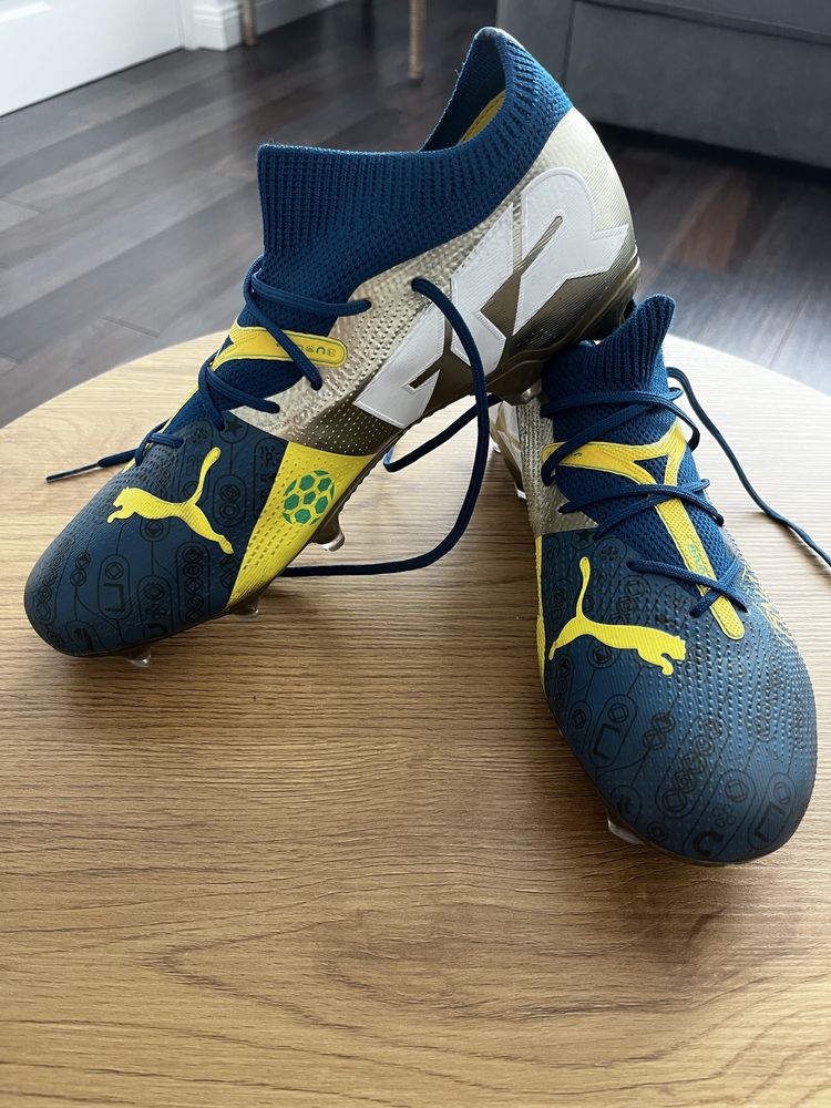 Adidasi fotbal marimea 41