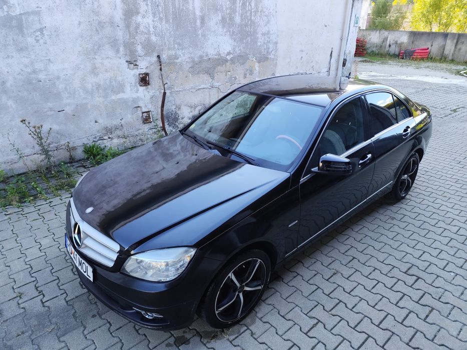 Vând Mercedes C200 diesel berlină.