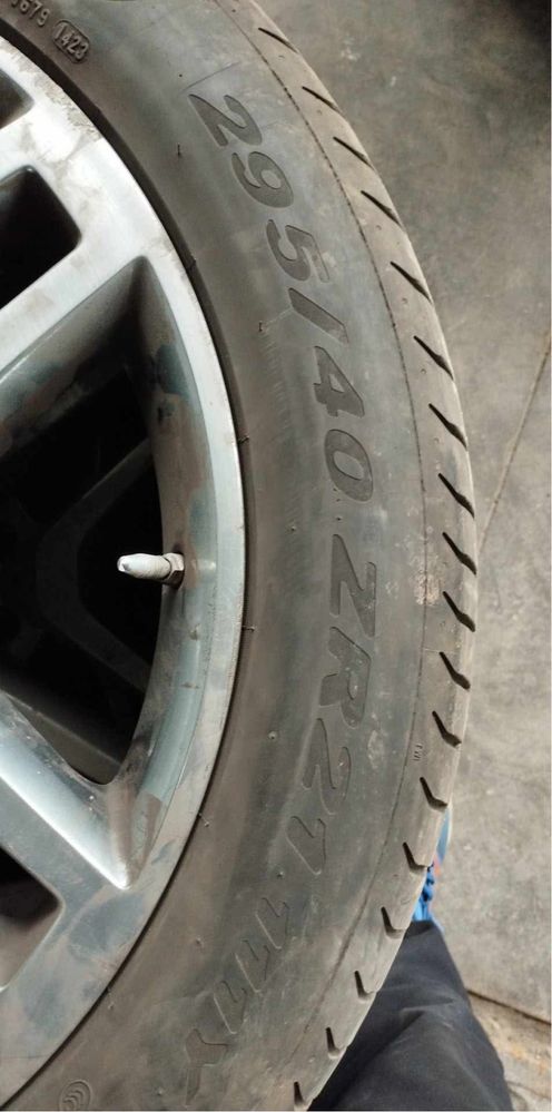 Летни гуми Пирели 295/40R21
