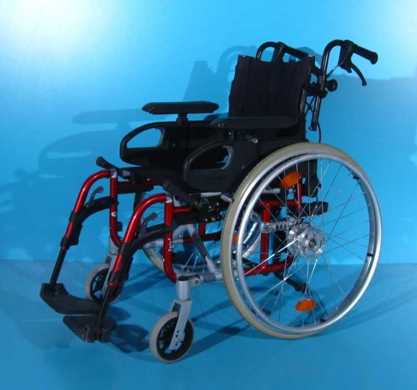 Scaun/carucior cu rotile pliabil Invacare / latime sezut 40 cm