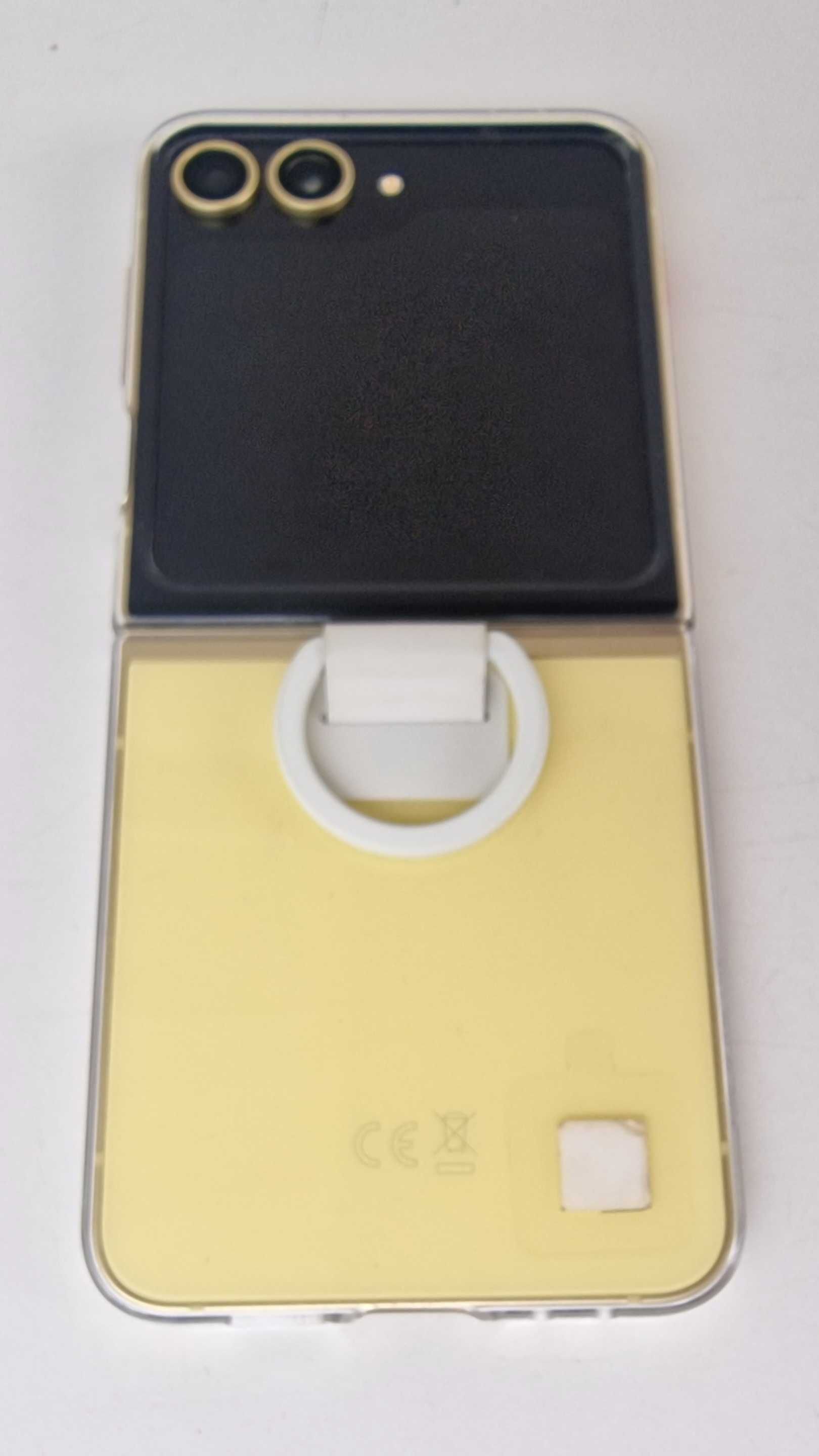 Samsung Galaxy Z Flip 6 12/256GB отличен