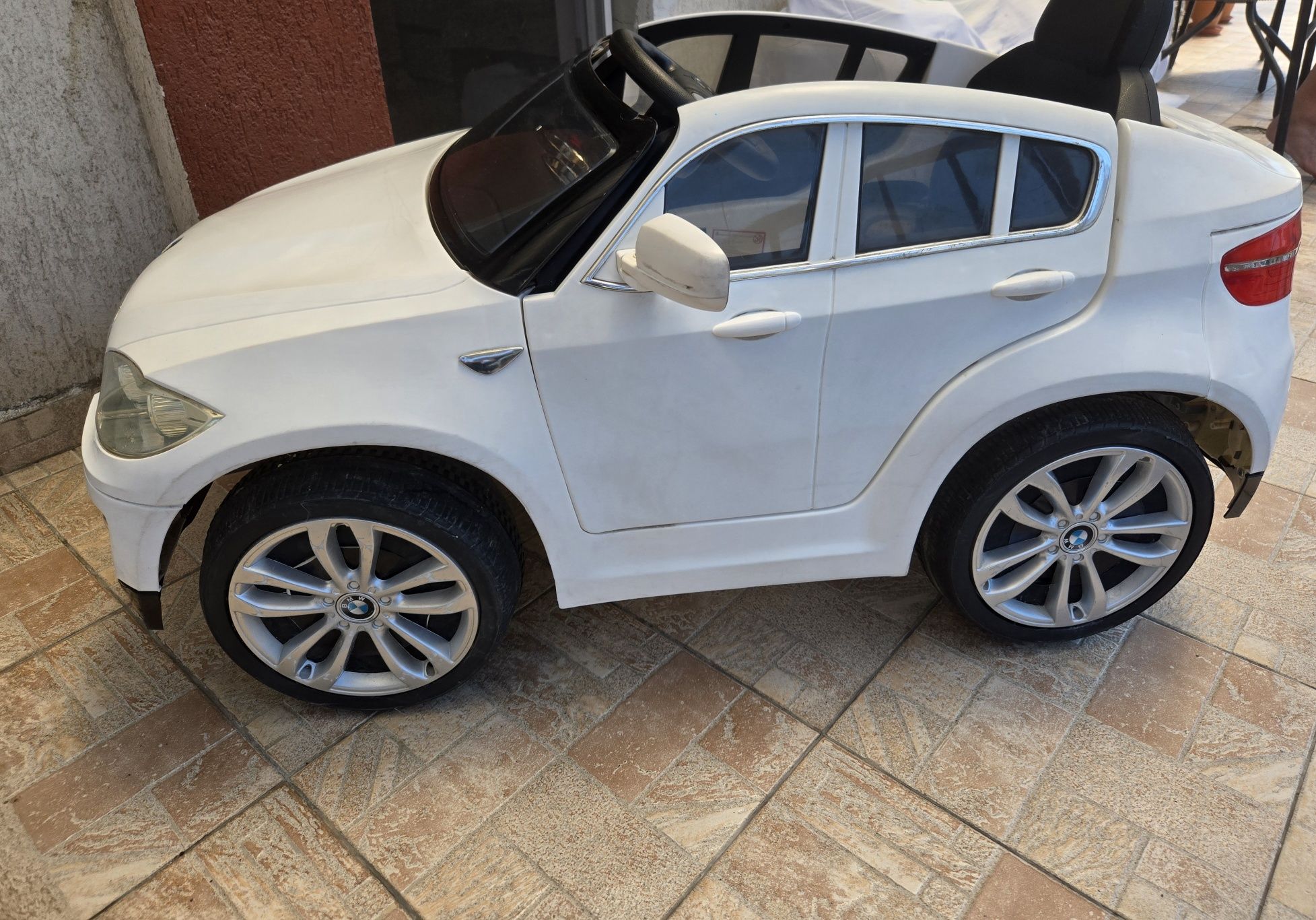 Детска акумулаторна кола BMW X6