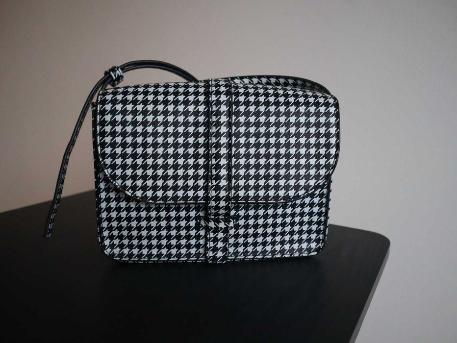 Poseta Geanta de umar alb-negru