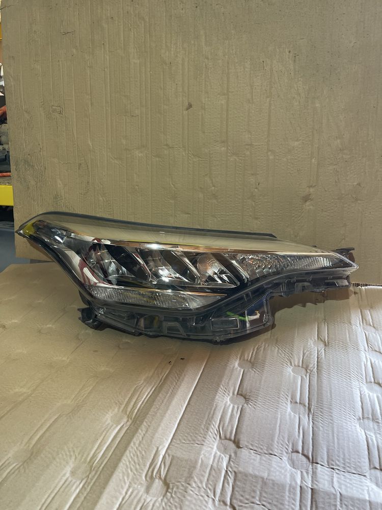 Far dreapta Toyota C-HR 1 Facelift 81110F418000 an 2019-2022 FULL LED