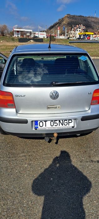 Vând golf 4 1.6 benzina si gaz
