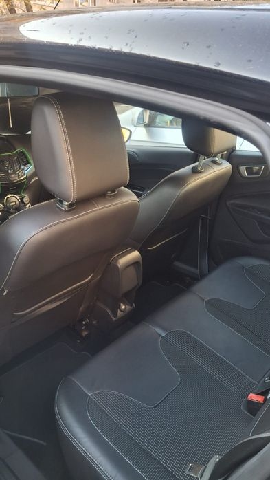 Vand ford fiesta benzina automata