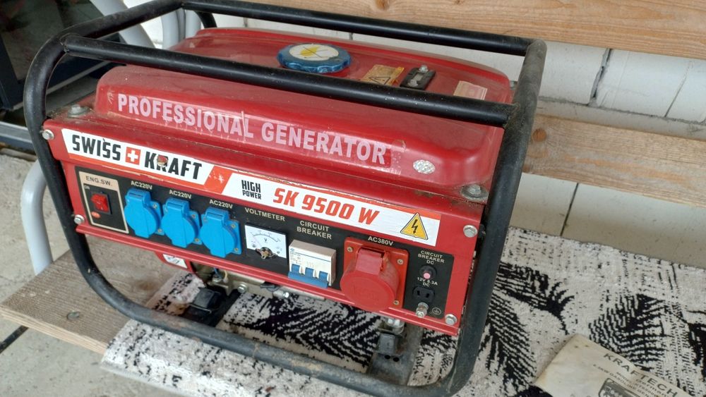 Generator de curent 12V / 220V / 380V