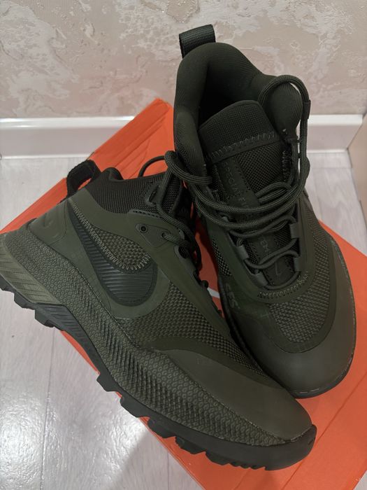 Кроссовки  Nike новые .