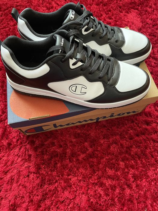 Vând Papuci Champion