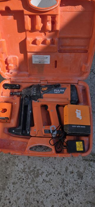 Ofer spre inchiriat scule construcții Mai compactor Placa compactoare/