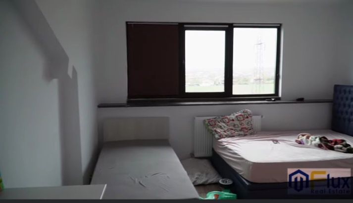 Apartament cu 5 camere-etaj intreg, 2 locuri parcare, 3 bai.