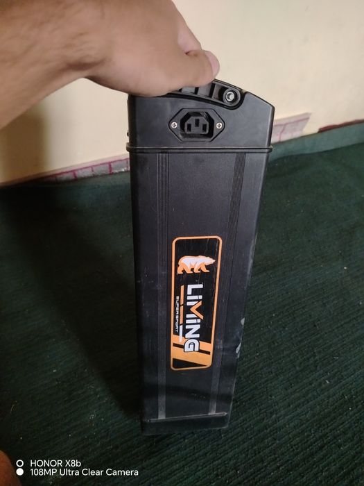 Akumlatr sotiladi 60. 21 yangi  60 km yuradi