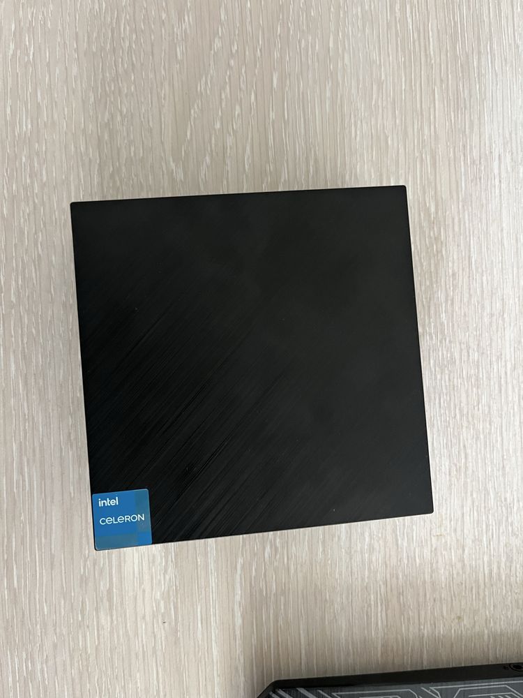 Мини компьютер Asus mini PC