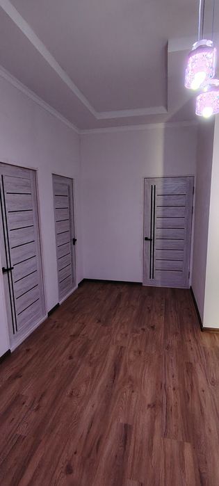 Ахангаран шахар ногойкоргон махалласида уй сотилади.