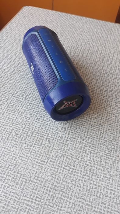 Продам портативную колонку