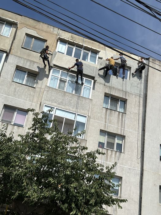 Firma de Alpinisti utilitari executam izolatii exterioare cu polistire
