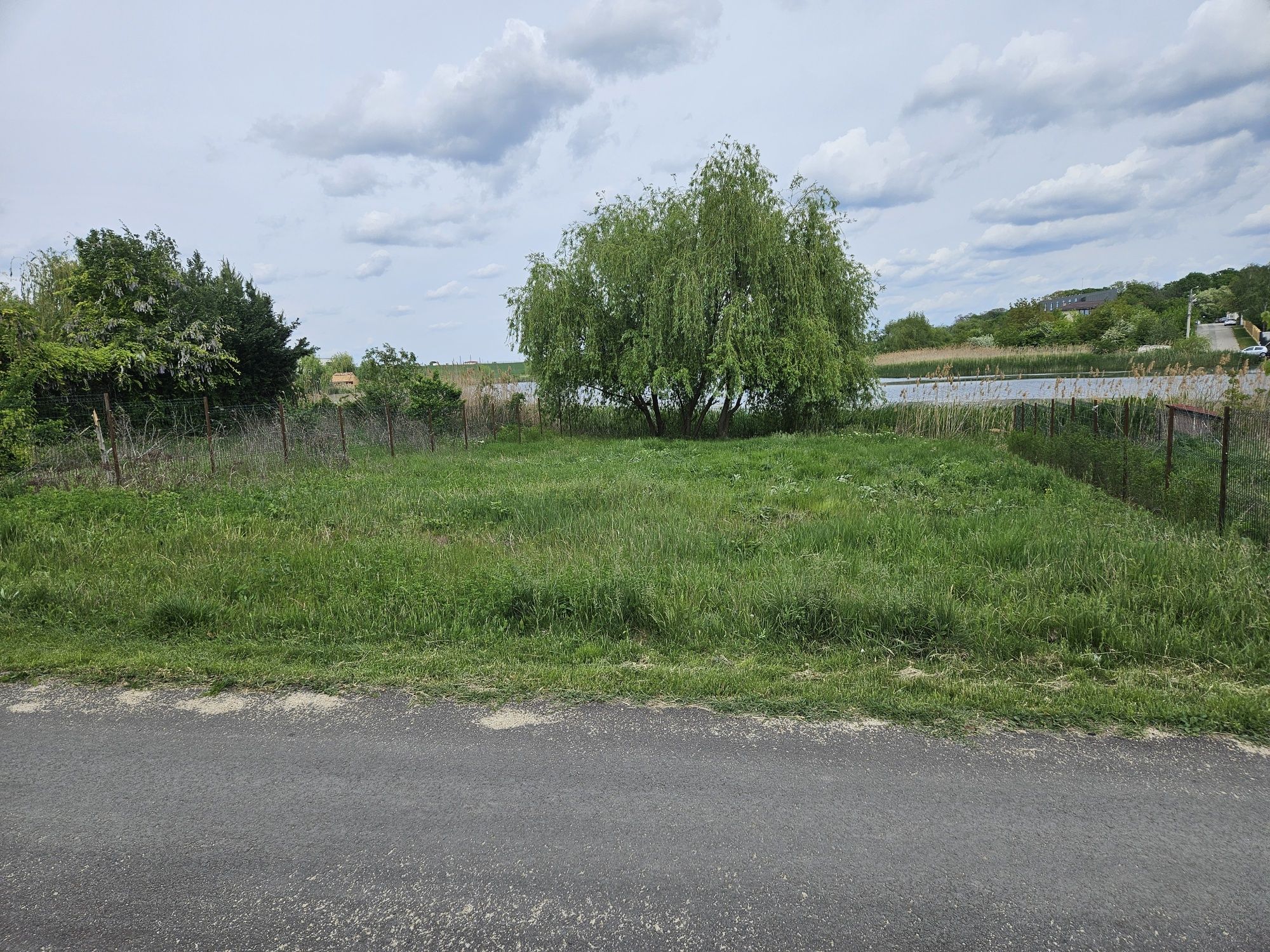 Teren de vanzare Corbeanca cu deschidere la lac,  400 mp