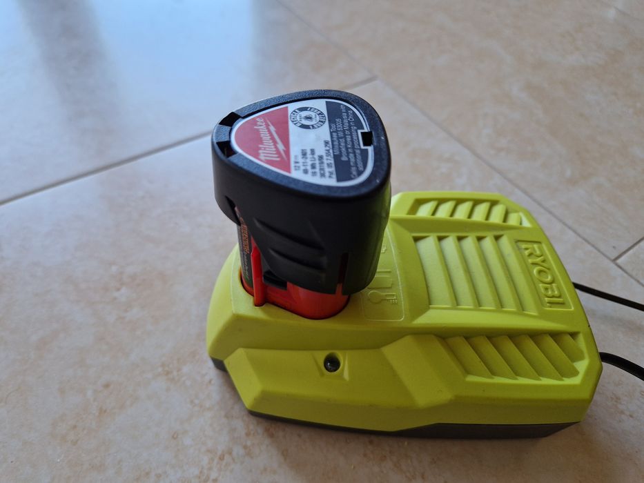Ryobi BCL 12L1H - incarcator ( sursa )
