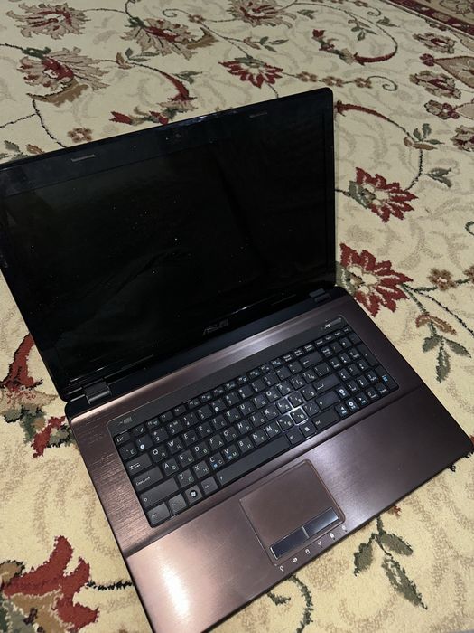 17.3" Ноутбук Asus(K73Sv) (HD+) i3 2330M(2.2)/3072/320/NV GT540M 1Gb