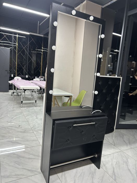 Салонный зеркало продается 4 штука