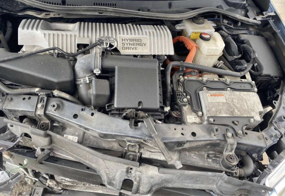 Toyota Auris hybrid на части