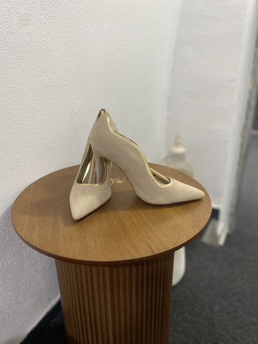 Pantofi eleganti guess  cu toc