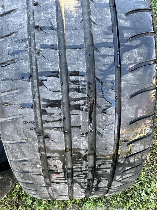 Vand 2 cauciucuri 225/45/18
