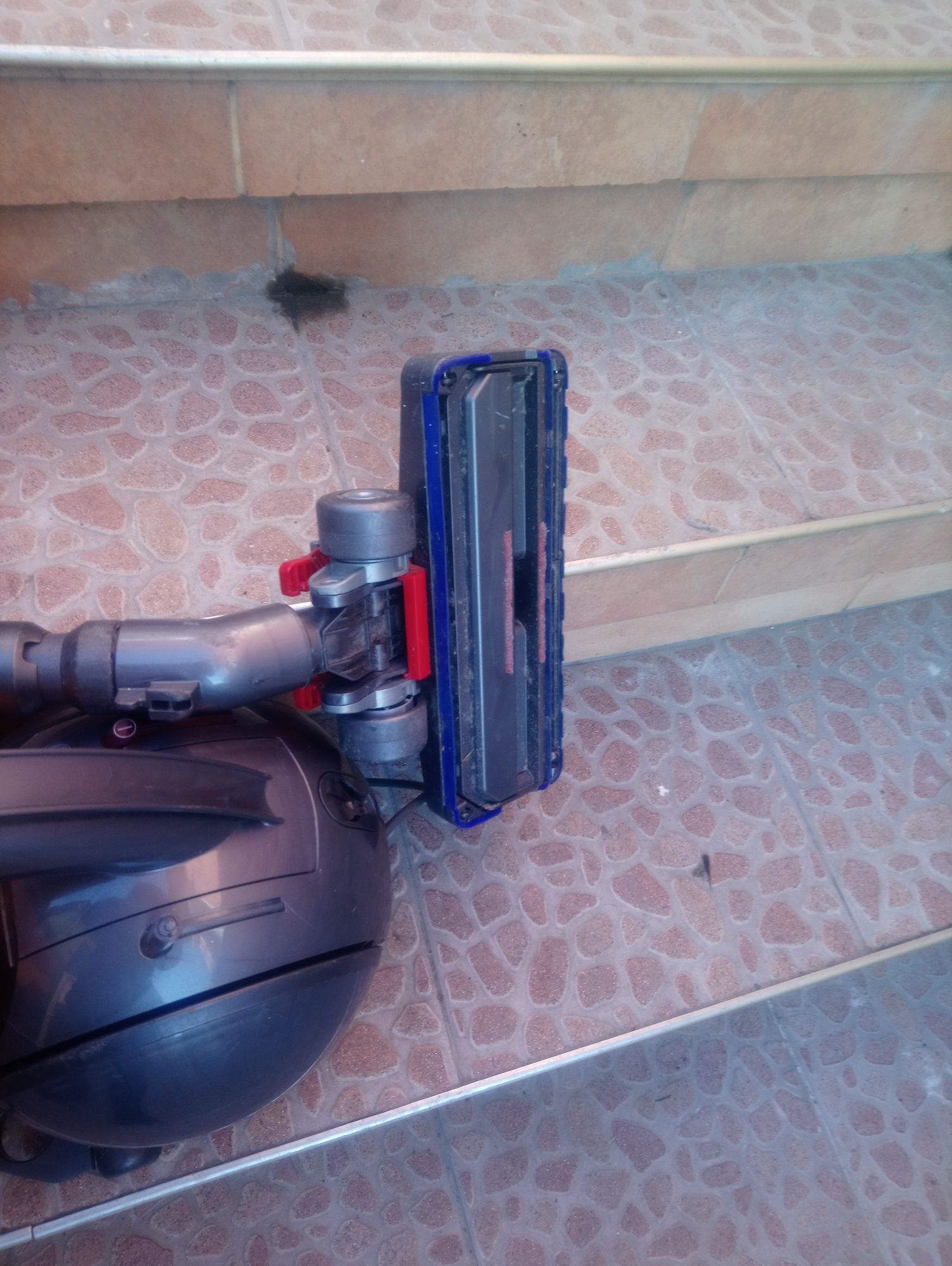 Прахосмукачка Dyson BALL  DC33 PRO