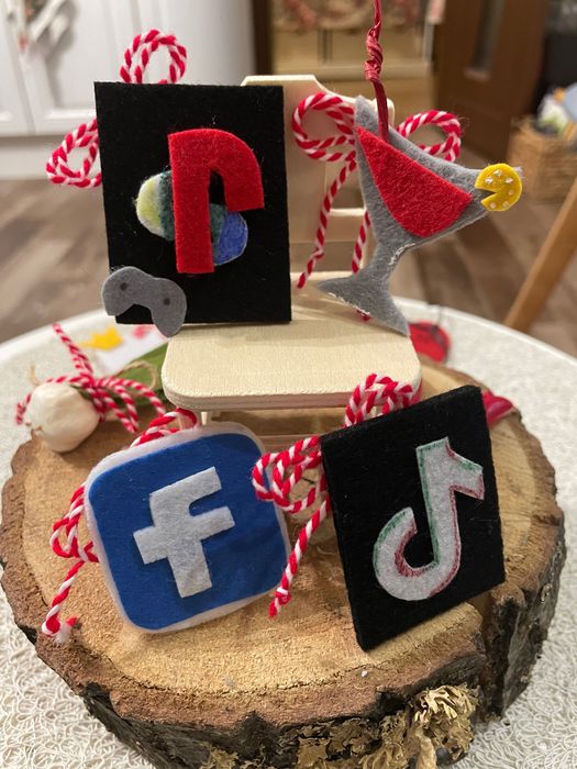 Мартеници -ръчна изработка