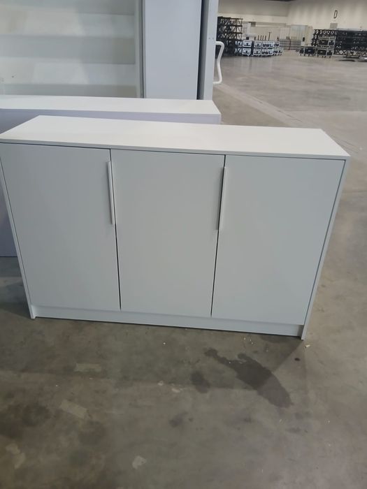 Продам столик,тумбы есть доставка