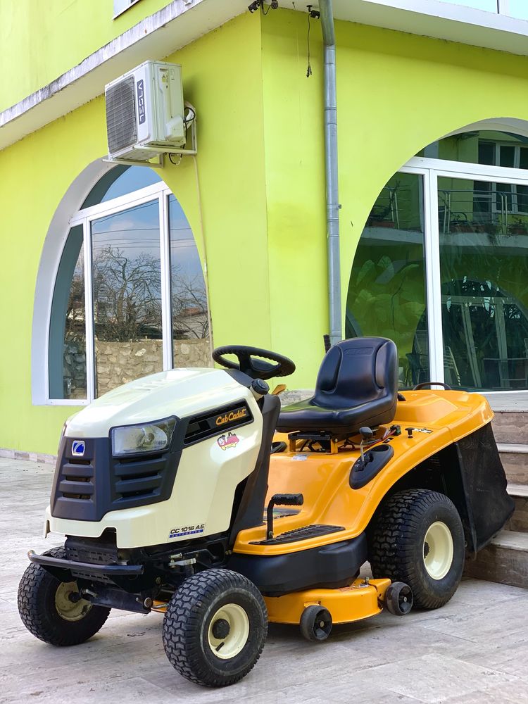 Tractoras de tuns iarba Cub Cadet Funyirotrakor