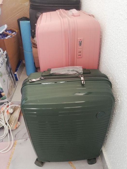 Чемодан срочно продам