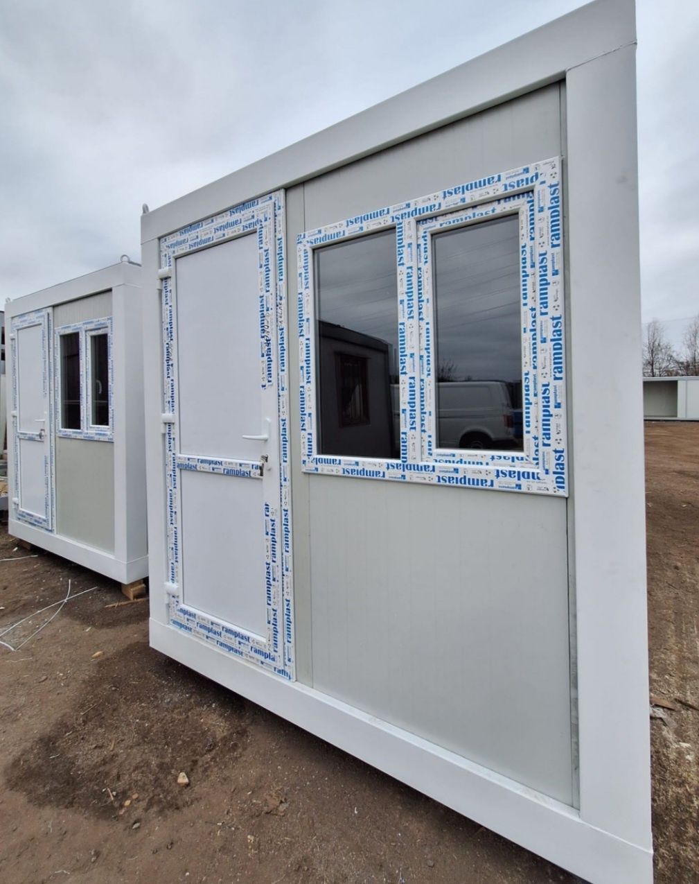 Vand containere modulare la super preț-calitate