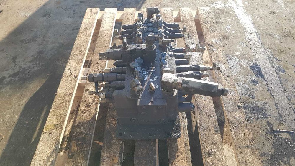 Distribuitor hidraulic excavator Volvo ECR88 , C0270-35006