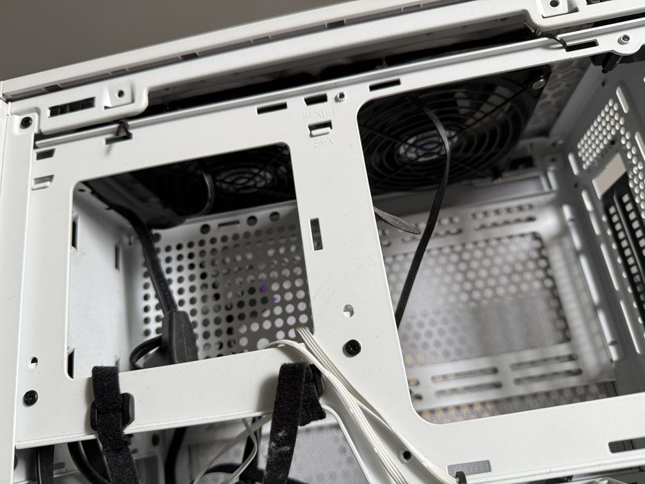 Carcasa Cooler Master NR200P mini ITX mesh + tempered glass panel