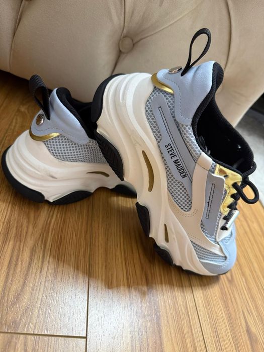 Adidași Steve Madden