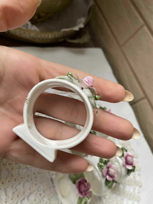 ROYAL ALBERT красиви пръстени за салфетки от костен порцелан от Англия