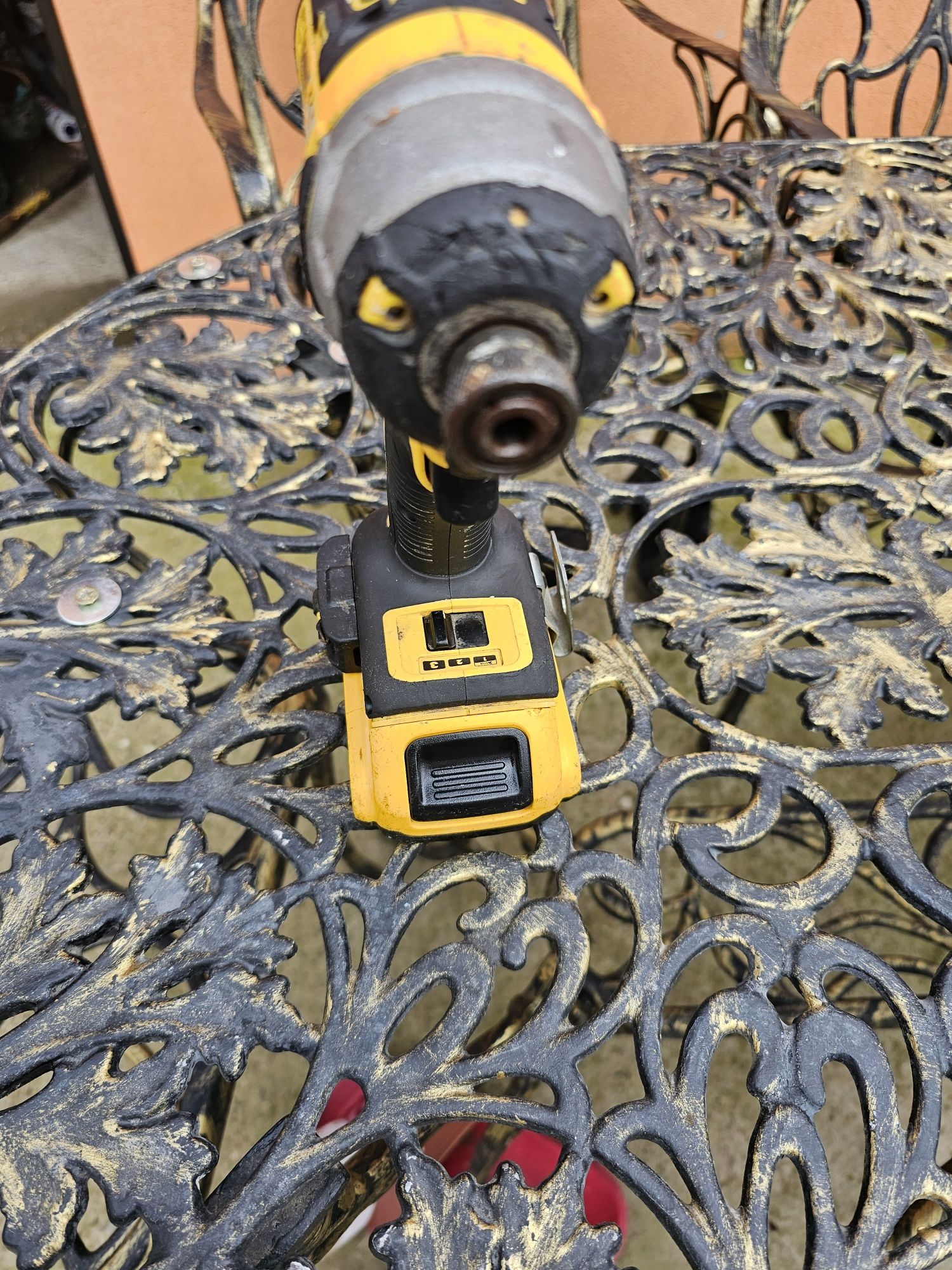 impact dewalt motor brushless dcf887