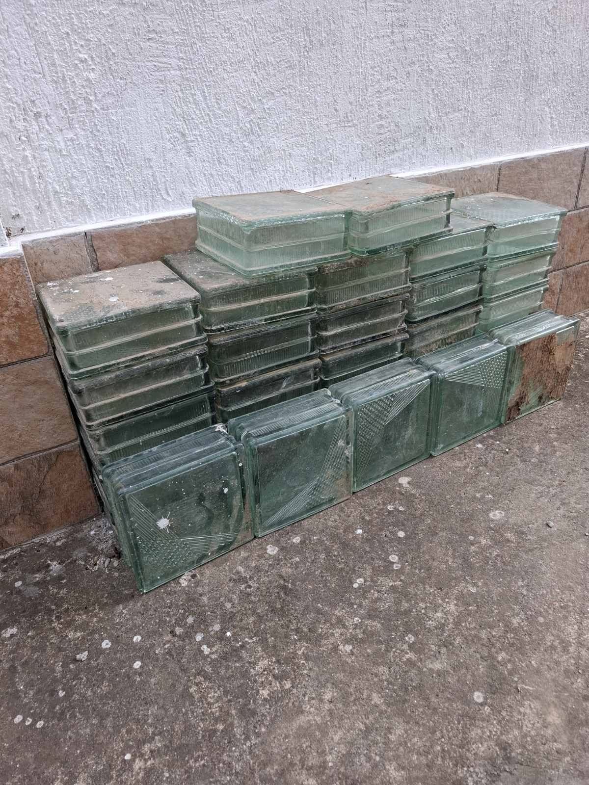 Продавам стъклени тухлички