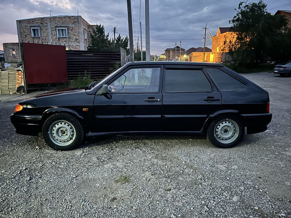 Лада 2114 года     .