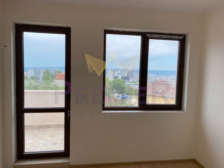 Продава се Тристаен апартамент в Варна, Изгрев - 119 кв.м за 1912 €/кв.м - Снимка #4